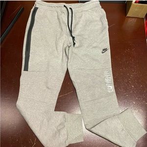 Nike Mens Gray Tech Fleece 545343
Drawstring Activewear Jogger Pants Size XL